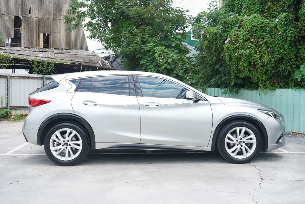Infiniti 2018 Q30 1.6t風尚版3