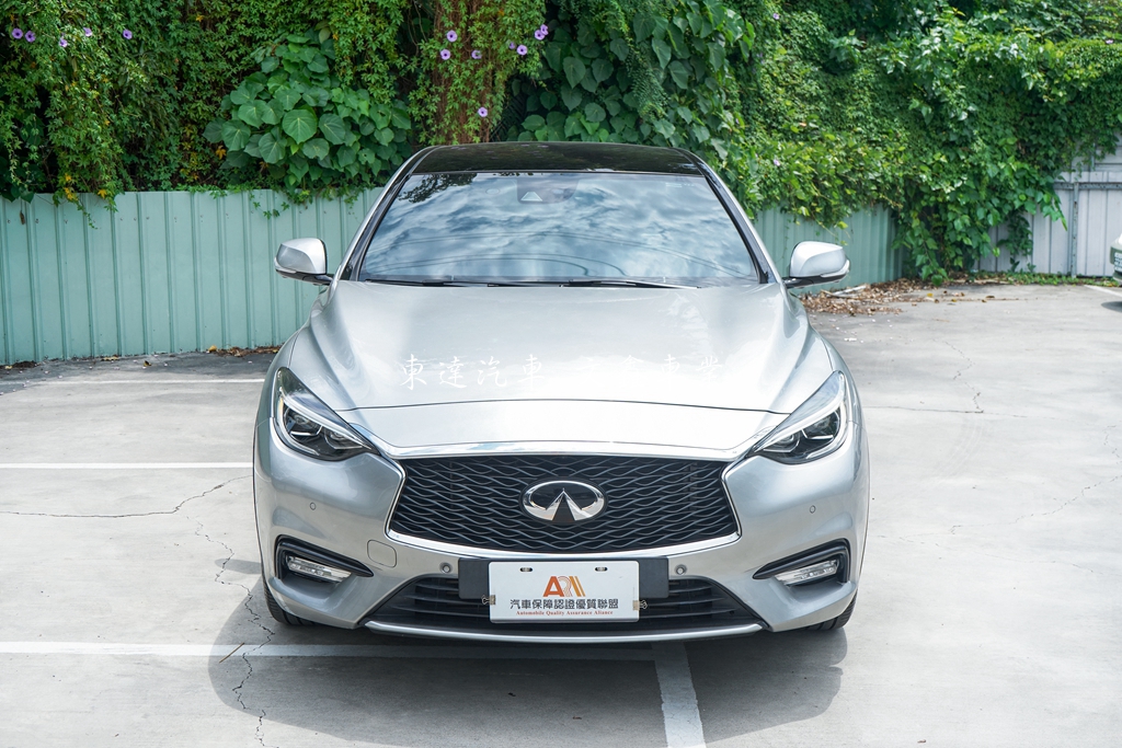 Infiniti 2018 Q30 1.6t風尚版1