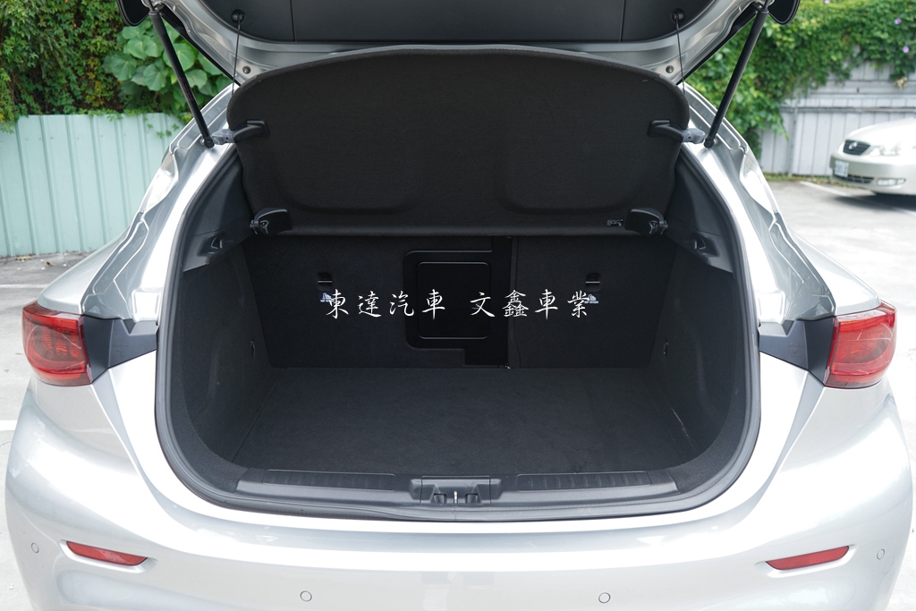 Infiniti 2018 Q30 1.6t風尚版8