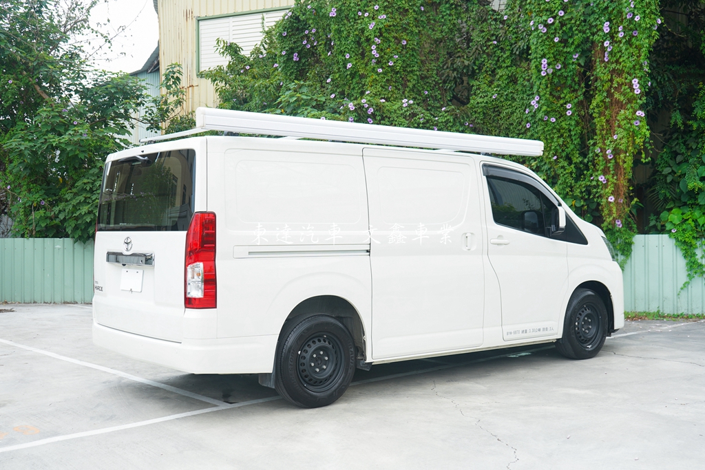 TOYOTA 2024 HIACE 2.8L4