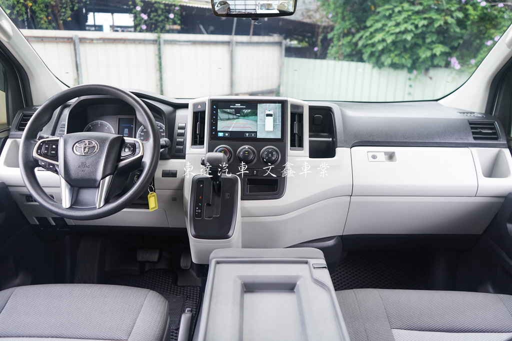 TOYOTA 2024 HIACE 2.8L12