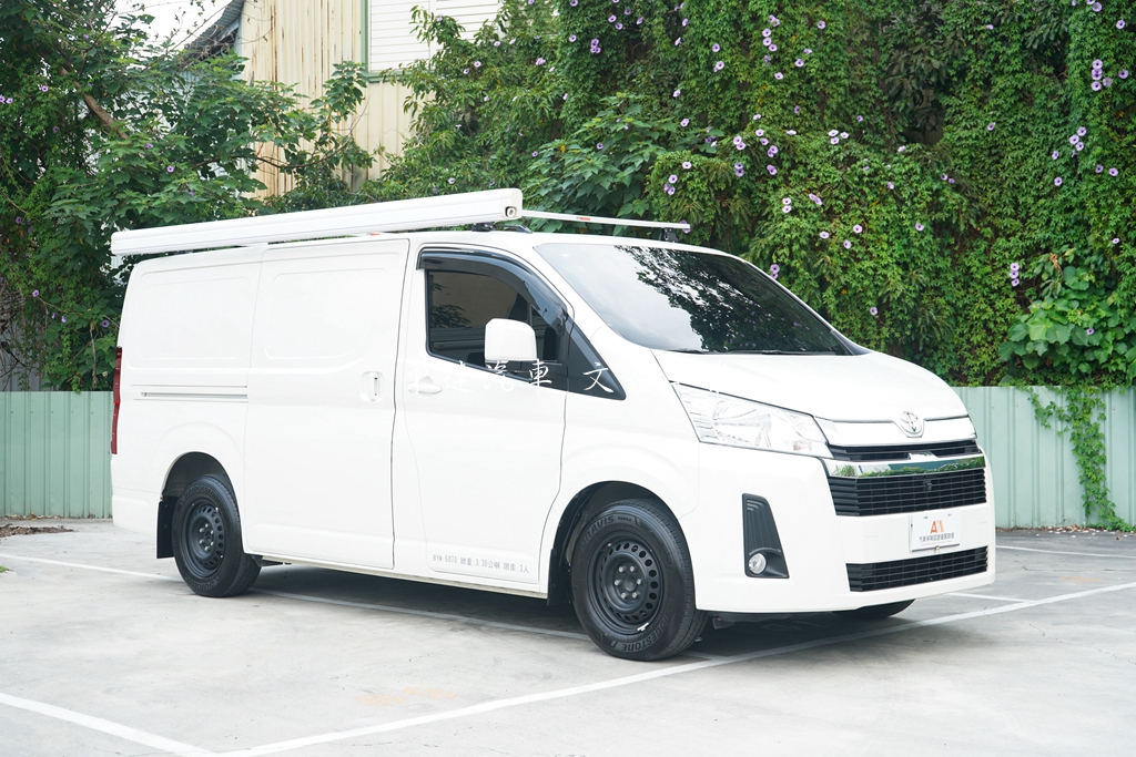 TOYOTA 2024 HIACE 2.8L2