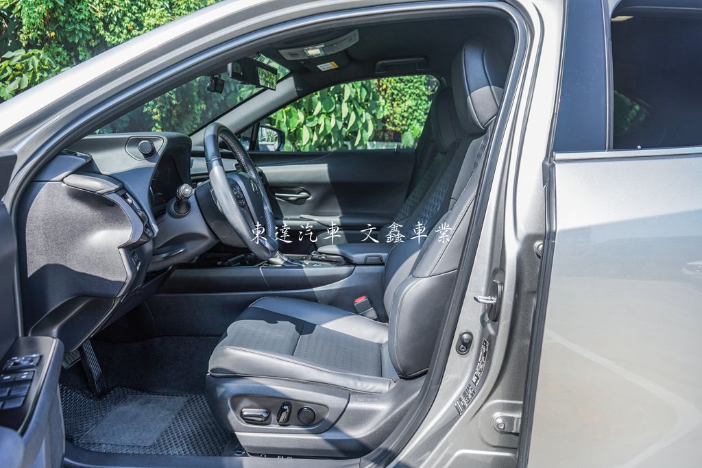 2021 Lexus UX250h 2.0豪華版9