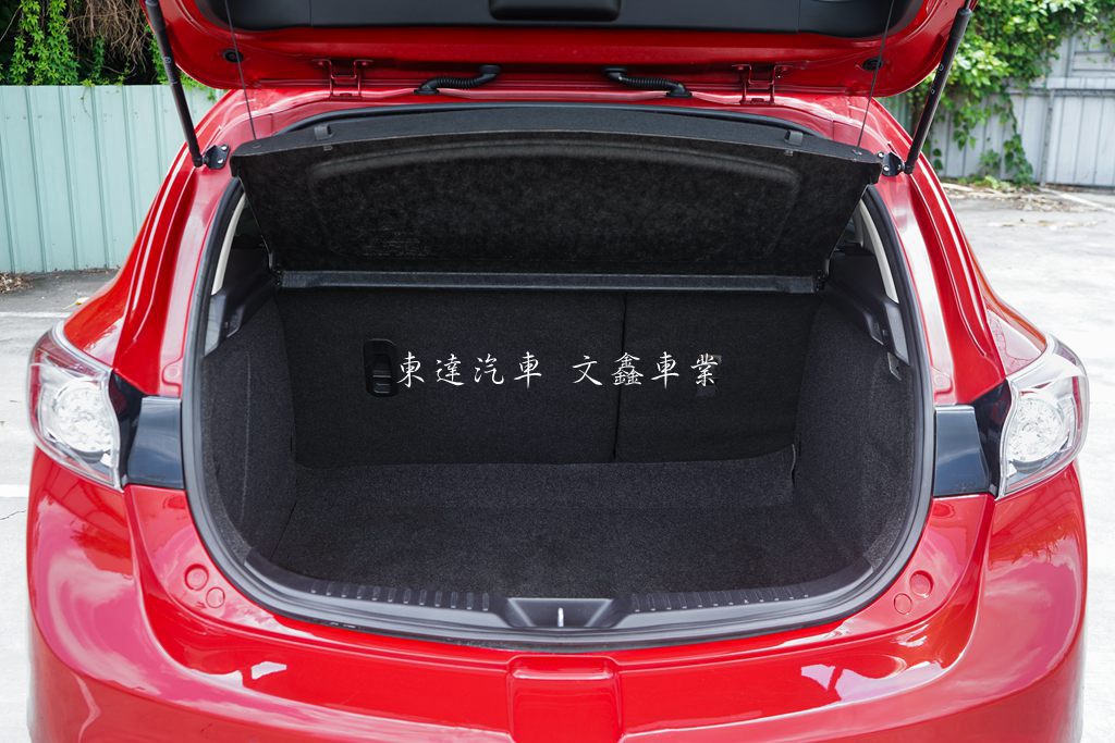 2010 Mazda 3 5D 2.0 頂級型8