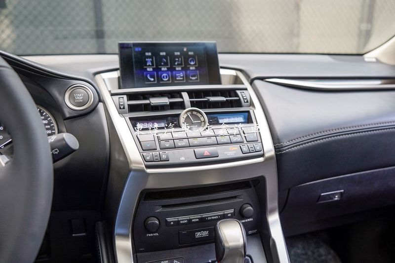 LEXUS NX200T 2.0L 2015年24